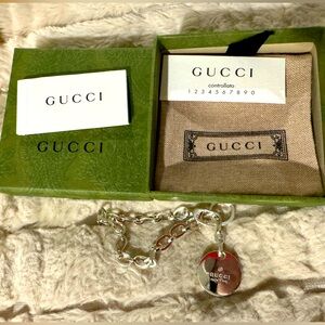 GUCCI TRADEMARK ENGRAVED .925 STERLING SILVER ROUND CHARM BRACELET NWT